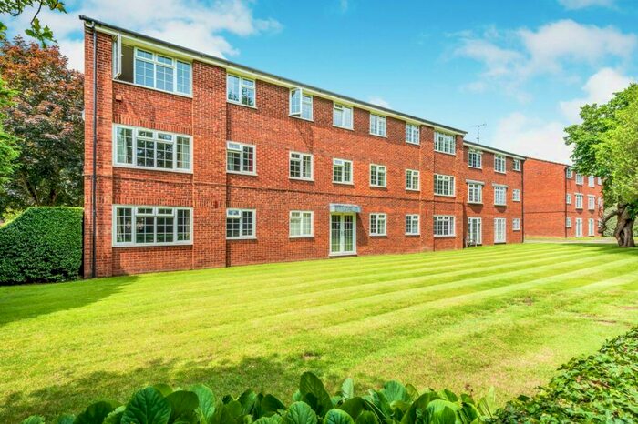 2 Bedroom Apartment To Rent In Ravenscroft Court, Horsham, RH12