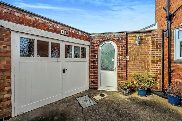 3 Bedroom Semi-Detached House For Sale In Stancliffe Avenue, Bulwell, Nottingham, NG6