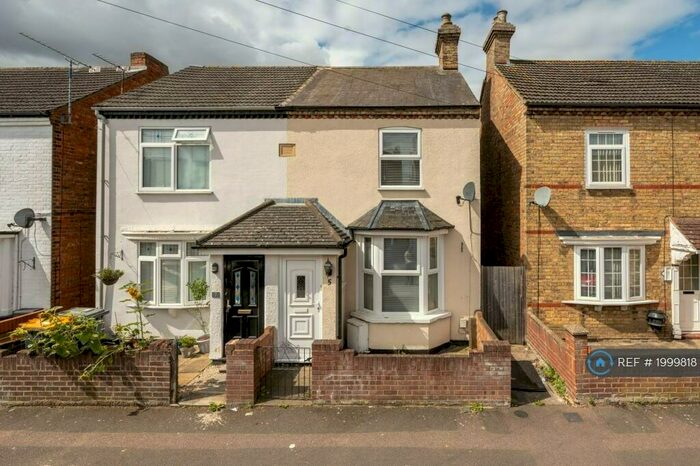 3 Bedroom Semi-Detached House To Rent In Littledale Street, Kempston, Bedford, MK42
