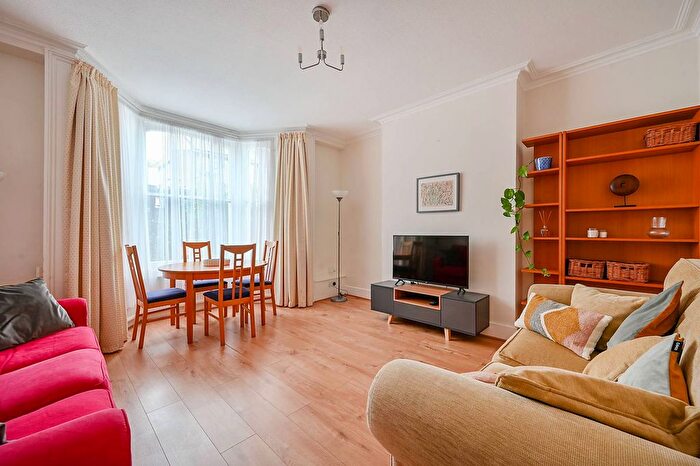 1 Bedroom Flat To Rent In Mill Hill Road, Acton, London, W3