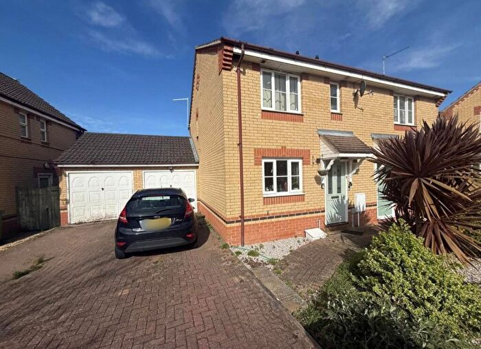 3 Bedroom Semi-Detached House For Sale In Redwing Close, Stanground, Peterborough, PE2