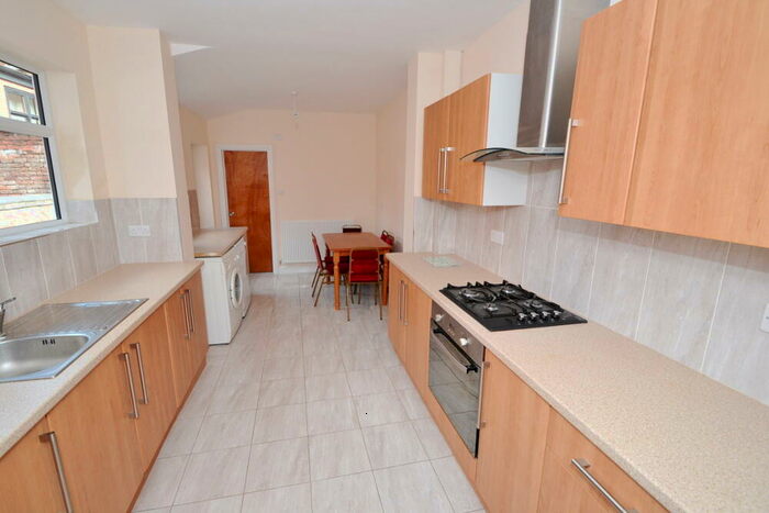 5 Bedroom Semi-Detached House To Rent In Albert Grove, Lenton, Nottingham, NG7
