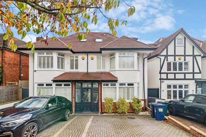 4 Bedroom House To Rent In Rundell Crescent, Hendon, NW4