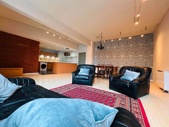 2 Bedroom Flat To Rent In Ludgate Lofts Apartments, Ludgate Hill, B3