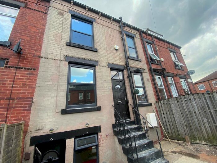 2 Bedroom Property To Rent In Darfield Place, Leeds, LS8