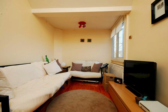 1 Bedroom Flat To Rent In Frogmore, Wandsworth, London, SW18