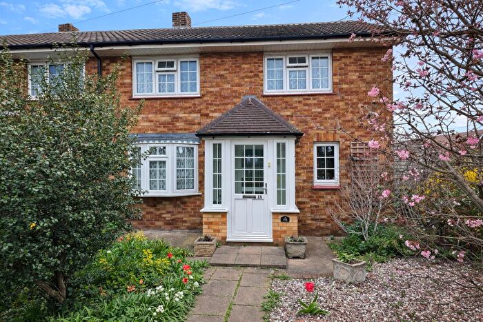 3 Bedroom End Of Terrace House For Sale In Dock Road, Tilbury, RM18