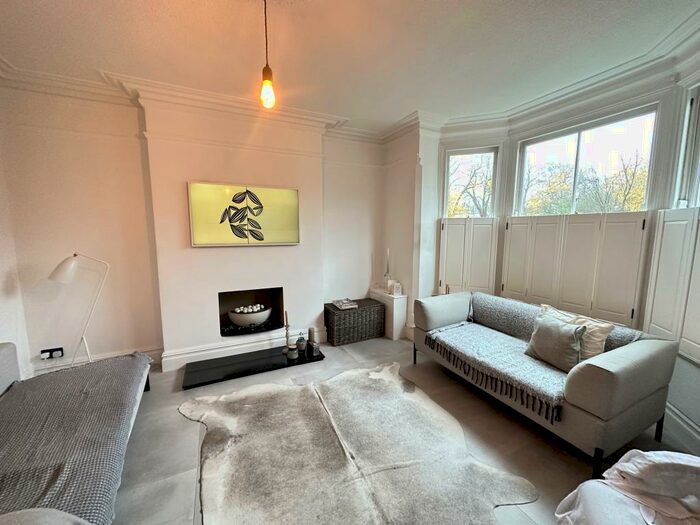 4 Bedroom Semi-Detached House To Rent In Porchester Road, Mapperley, NG3