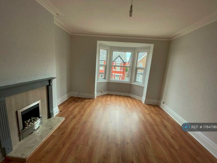 2 Bedroom Flat To Rent In Wynnstay Road, Colwyn Bay, LL29