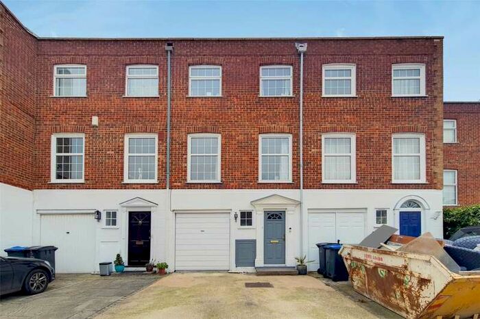 4 Bedroom Terraced House To Rent In Blenheim Gardens, Kingston Upon Thames, KT2