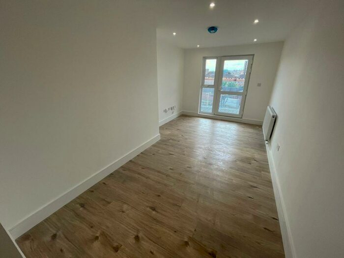 1 Bedroom Flat To Rent In Midland Road, Luton, LU2