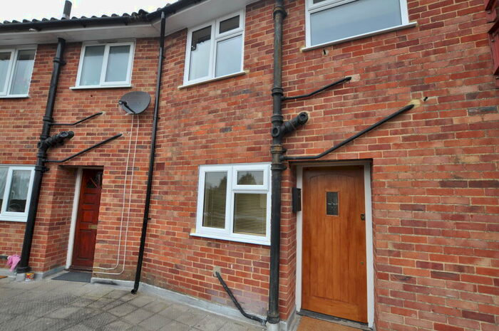 2 Bedroom Apartment To Rent In Kingspost Parade, Guildford, Surrey, GU1