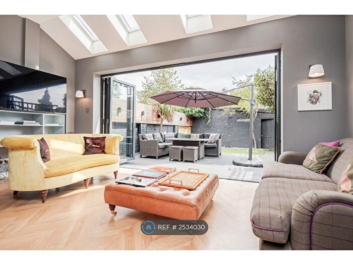 3 Bedroom Semi-Detached House To Rent In Henniker Gardens, London, E6