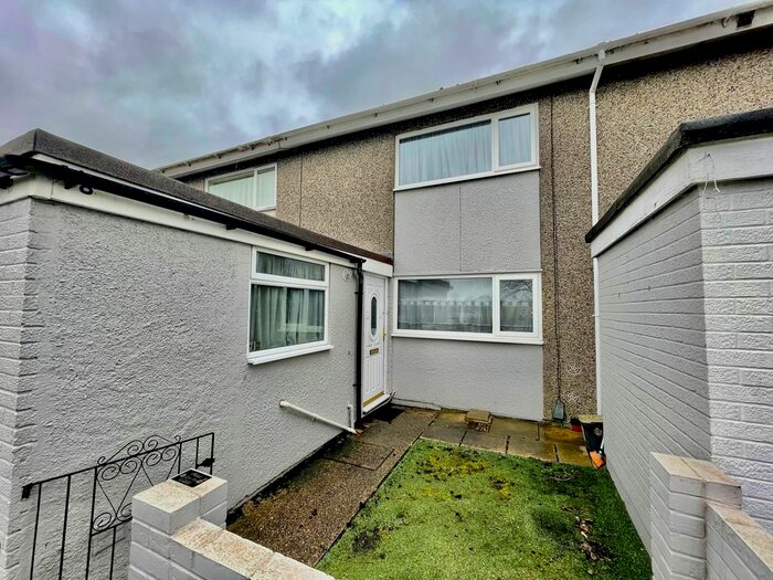 3 Bedroom End Of Terrace House To Rent In Knowland Grove, Norwich, NR5