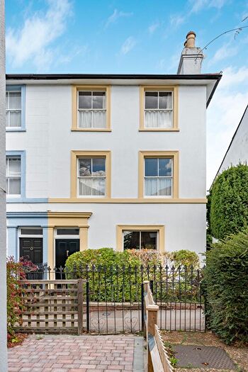 3 Bedroom Semi Detached House For Sale In Church Walk, Leatherhead, KT22