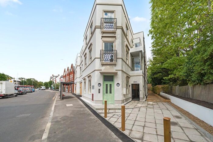3 Bedroom Flat To Rent In London Road, Kingston Upon Thames, KT2