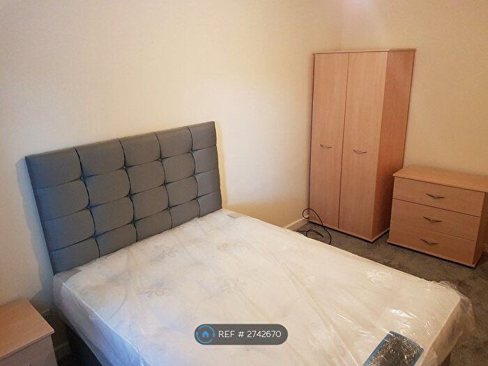 2 Bedroom Flat To Rent In Withington Road, Manchester, M16