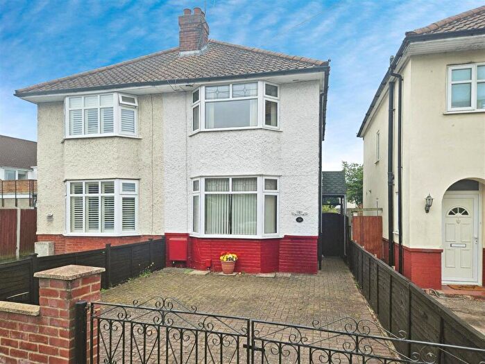3 Bedroom Semi Detached House To Rent In Boxalls Lane, Aldershot, GU11