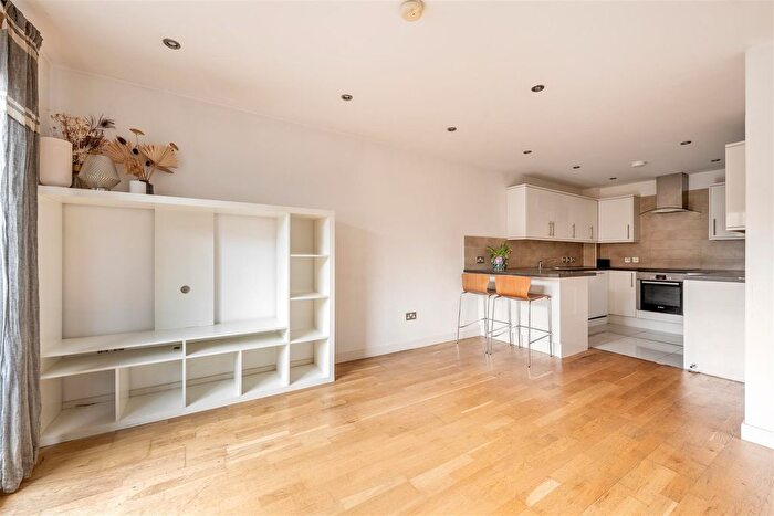 2 Bedroom Flat For Sale In Morning Lane, Hackney, E9
