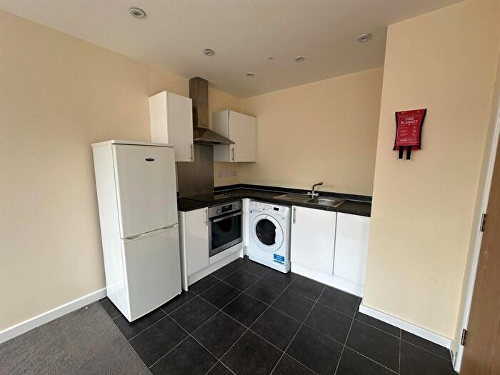Flat To Rent In Burleys Way, Leicester, LE1