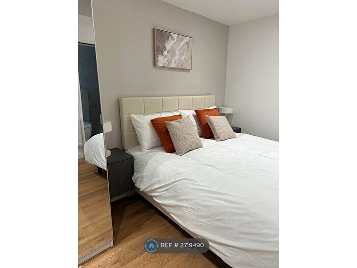 Studio To Rent In Manor Road, London, N17