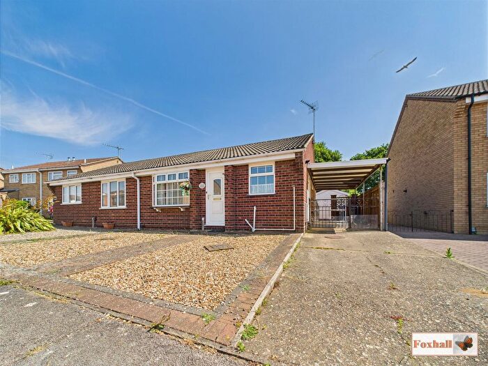 2 Bedroom Semi-Detached Bungalow For Sale In Braziers Wood Road, Ipswich, IP3