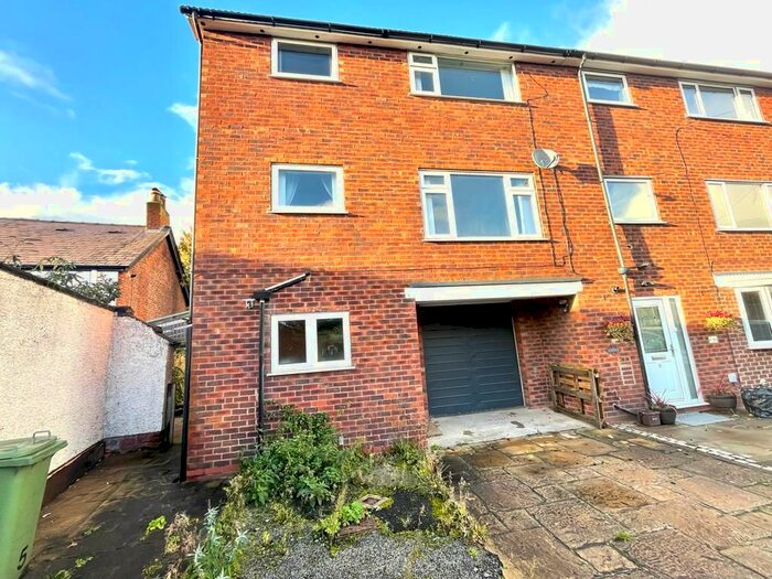 4 Bedroom Houseboat To Rent In Heysoms Close, Northwich, CW8