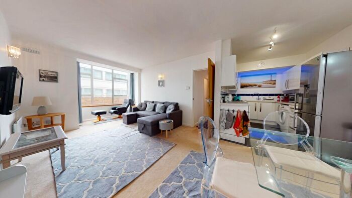 2 Bedroom Apartment To Rent In Little Preston Street, BN1