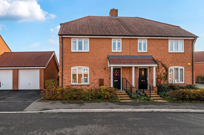 4 Bedroom Semi-Detached House For Sale In Westbroke Way, Tongham, Surrey, GU10