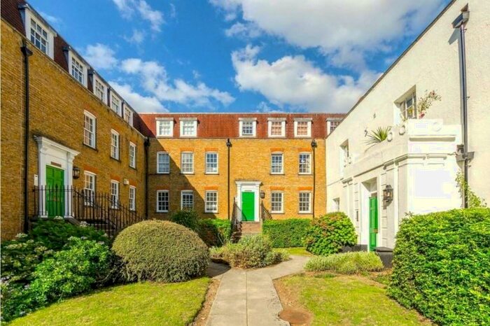 2 Bedroom Apartment To Rent In Stapleton Hall Road, Stroud Green, N4
