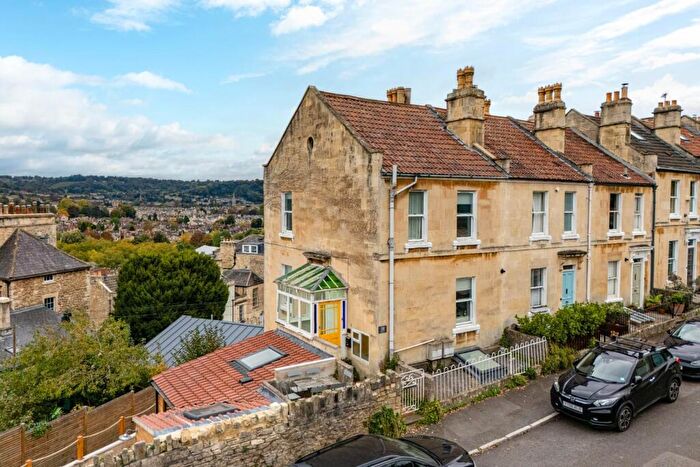 3 Bedroom Maisonette For Sale In Chilton Road, Bath, BA1
