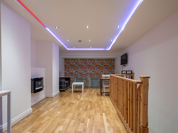 1 Bedroom Flat To Rent In Falconar House, Falconars Court, Newcastle Upon Tyne, Tyne And Wear, NE1