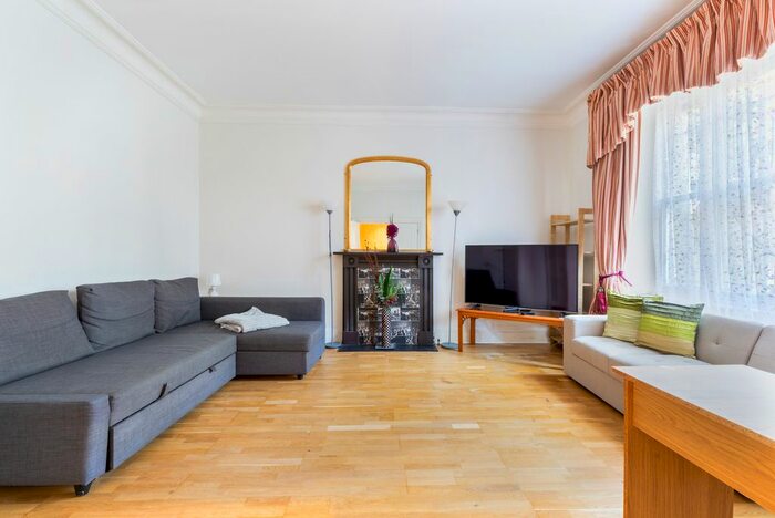 4 Bedroom Flat To Rent In Queens Gate, SW7