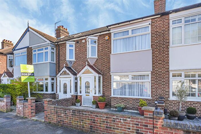 3 Bedroom Terraced House For Sale In Coolgardie Avenue, Highams Park, E4