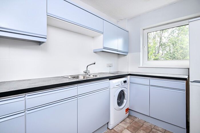2 Bedroom Property To Rent In Hayes Lane, Beckenham, BR3