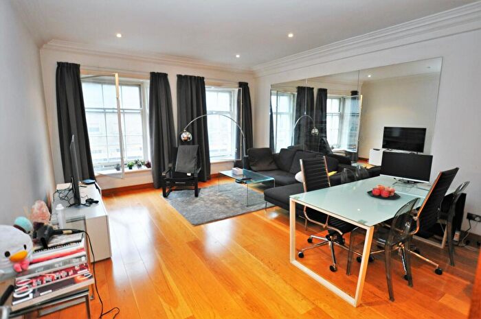 2 Bedroom Apartment To Rent In Grainger Street, Newcastle Upon Tyne, NE1