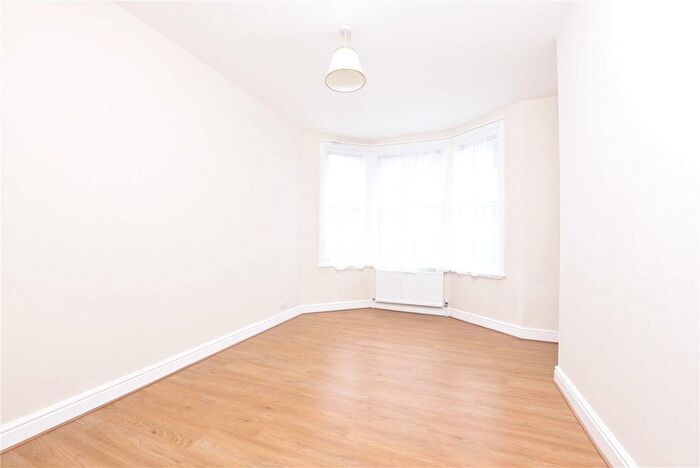2 Bedroom Flat To Rent In Angles Road, Streatham, Lambeth, London, SW16