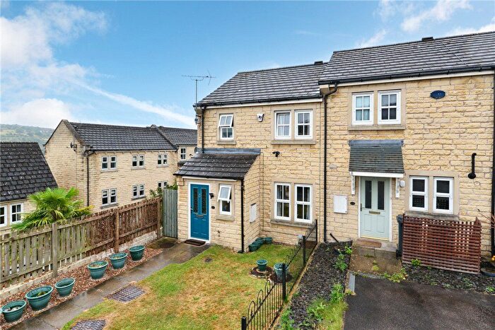 3 Bedroom End Of Terrace House For Sale In Canwick Close, East Morton, Keighley, West Yorkshire, BD20