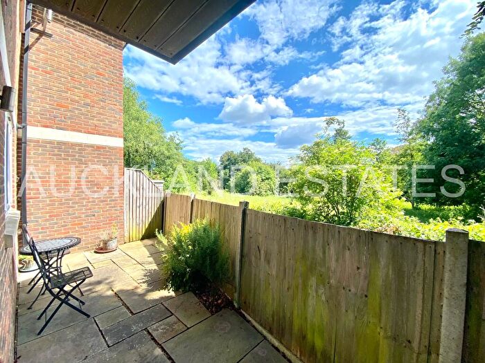 2 Bedroom Flat To Rent In Bluebridge Road, Brookmans Park, AL9