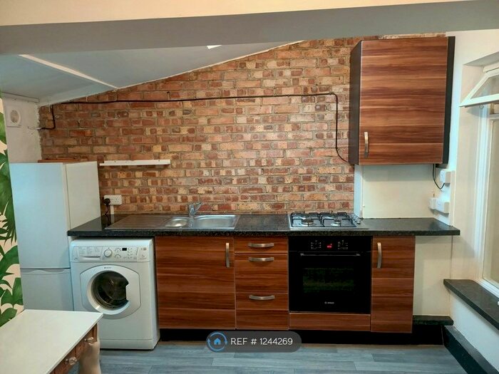 2 Bedroom Terraced House To Rent In Dryden Street, Swindon SN1