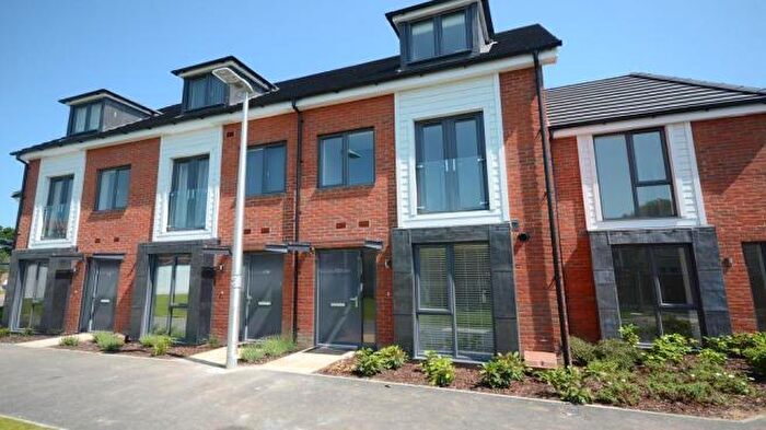 3 Bedroom Town House To Rent In Kennet Walk, Reading, RG1