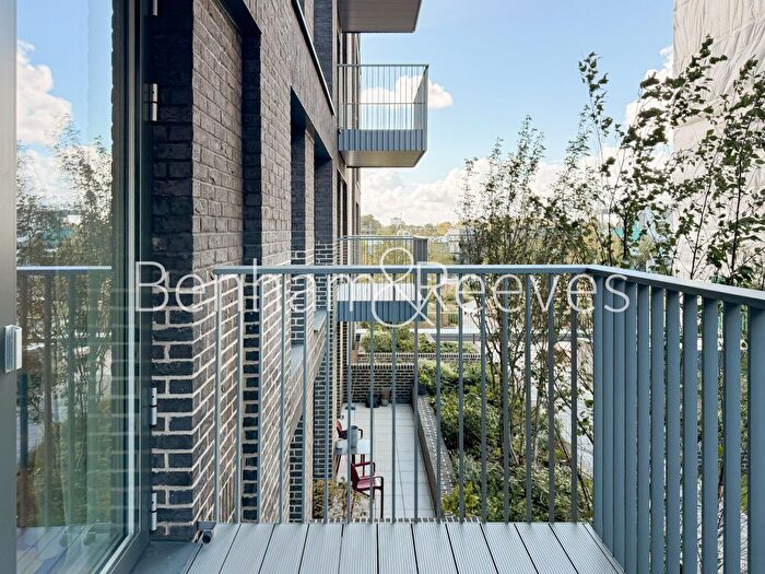 1 Bedroom Flat To Rent In Viola House, Greenleaf Walk, UB1