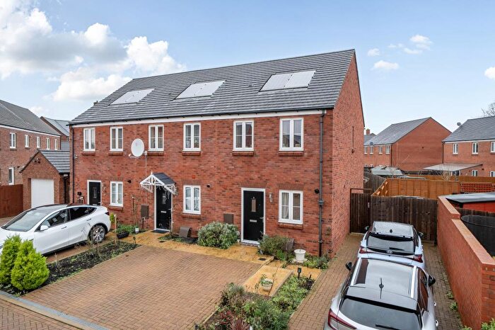 2 Bedroom End Of Terrace House For Sale In Banbury, Oxfordshire, OX16