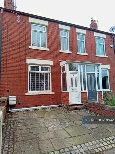 2 Bedroom Terraced House To Rent In The Green, Marple, SK6