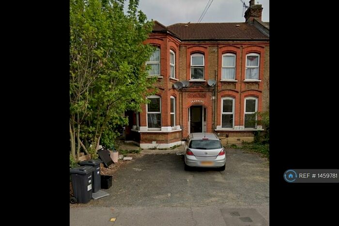 2 Bedroom Flat To Rent In York Road, Ilford, IG1