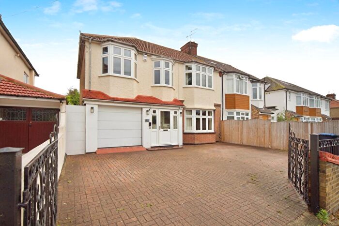5 Bedroom Semi Detached House For Sale In Bullsmoor Lane, Enfield, EN3