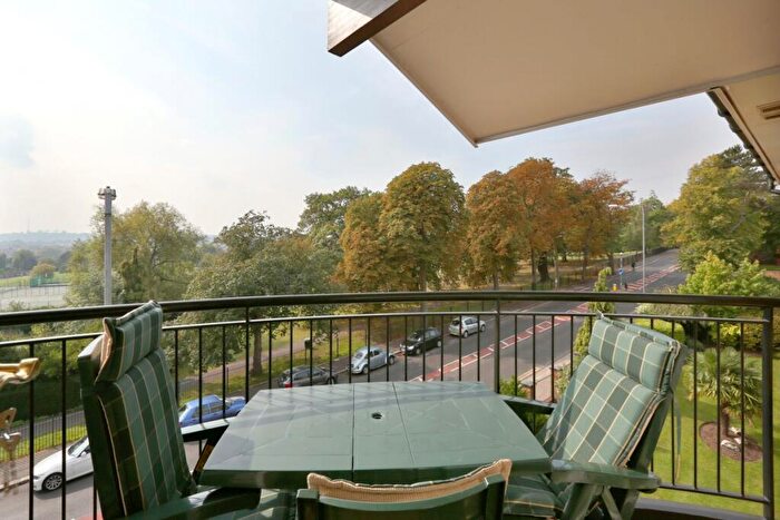 2 Bedroom Flat To Rent In Aldermans Hill, Palmers Green, N13