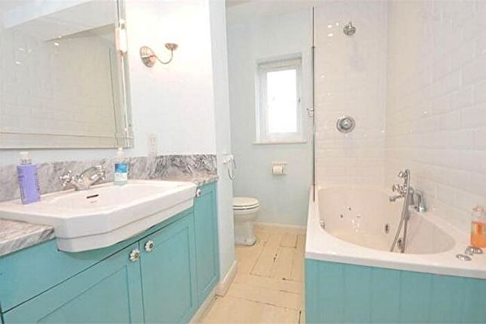 3 Bedroom Semi-Detached House For Sale In Bundys Way, Staines-Upon-Thames, TW18