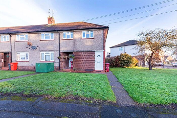 2 Bedroom Flat For Sale In Lower Cippenham Lane, Slough, SL1