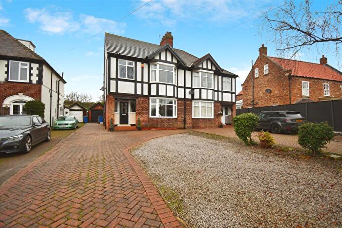 4 Bedroom Semi-Detached House For Sale In Beverley Road, Anlaby, HU10